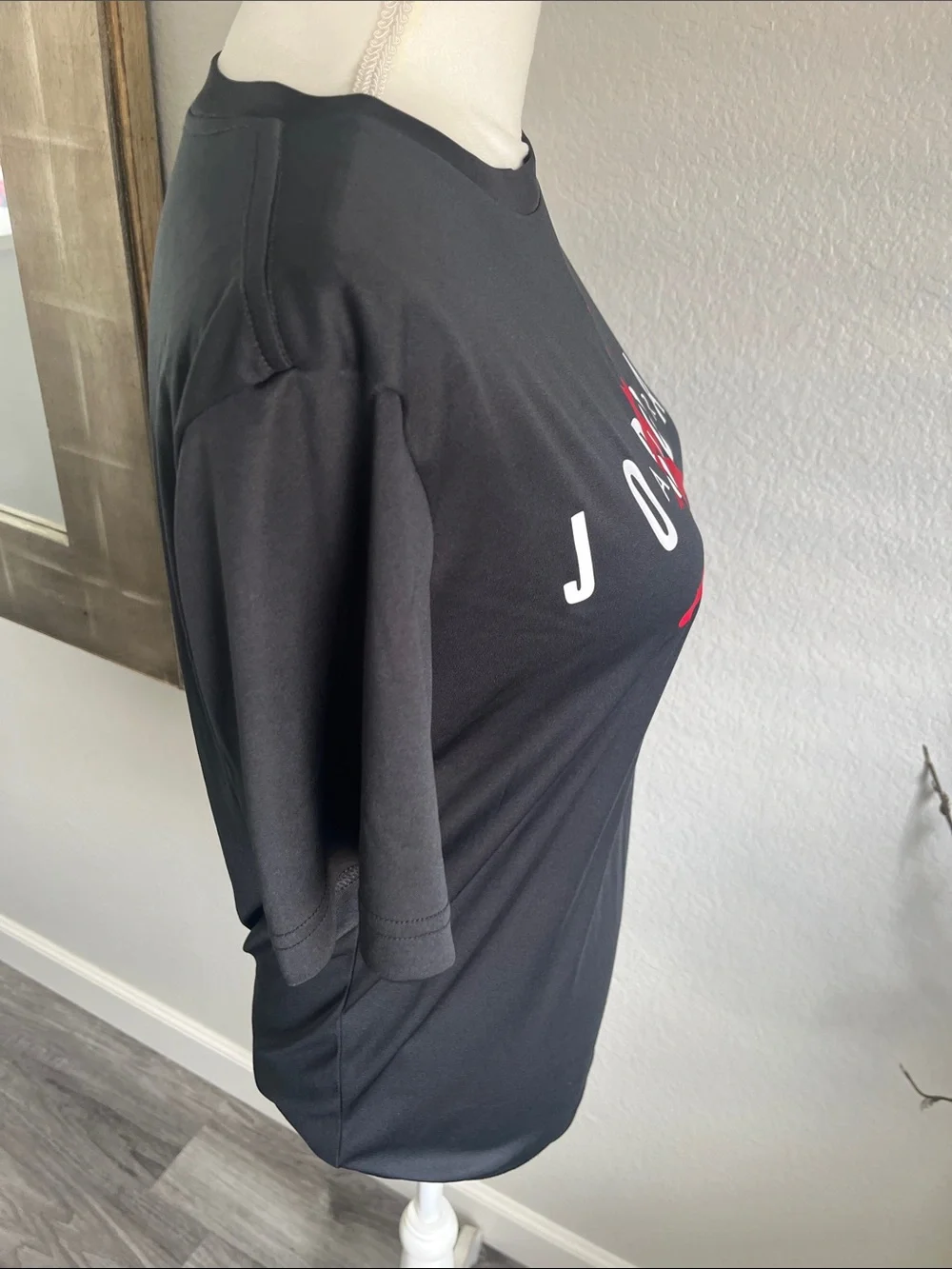 Jordan Black Short-Sleeve Tee youth size XL typically fits 13 to 15 years old